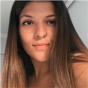 Profesora de inglés imparte clases de refuerzo